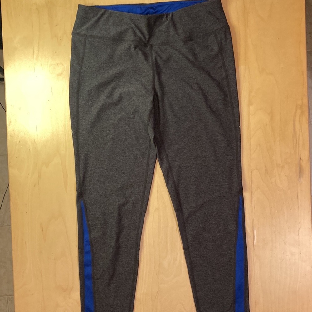 HIND Women’s winter weight running tights.